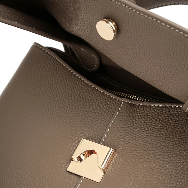 Bolsa Brionne Ely em Couro Legítimo 
