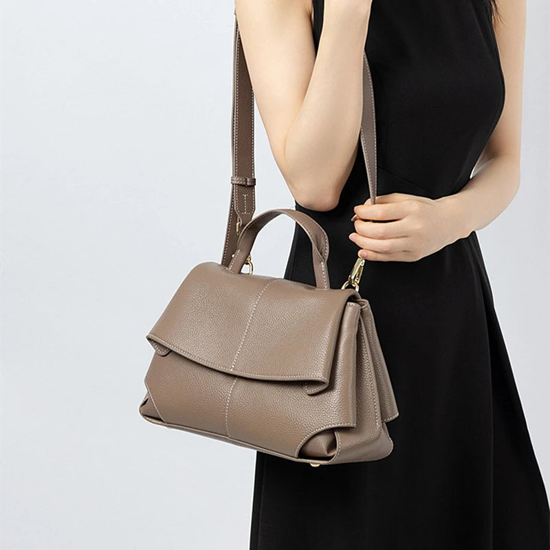 Bolsa Brionne Ely em Couro Legítimo 